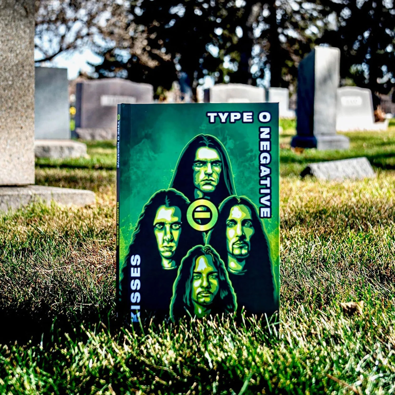 Type O Negative: Bloody Kisses - Hardcover Comic Book - Image 3